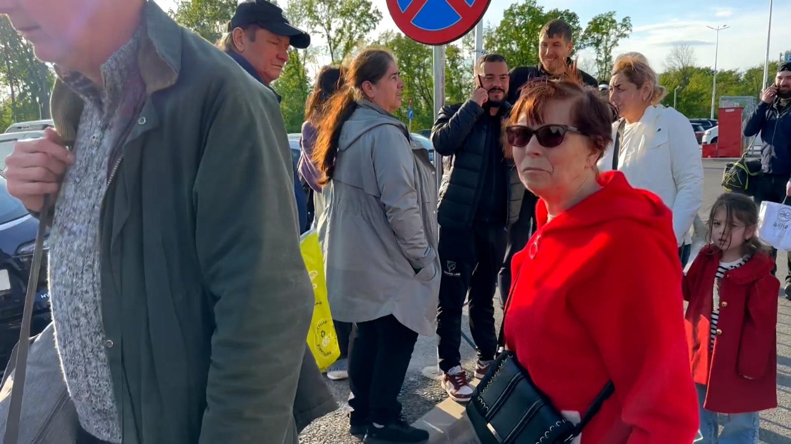 Panică pentru sutele de oameni care zburau de la Londra la Chişinău. Au oprit de urgenţă în Iaşi după o alertă falsă de bombă