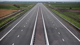 INS: Lungimea autostrăzilor din România a crescut cu 48 de km în 2023. Peste 26% din drumurile publice sunt străzi pietruite şi de pământ