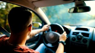 Permisul auto ar putea fi obţinut de la 17 ani în România. Tinerii pot conduce orice maşină, dacă respectă o condiţie