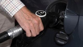 Care sunt preţurile la carburanţi astăzi, 24 aprilie 2024. Preţurile la benzină şi la motorină scad cu 4 bani pe litru