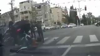 Incidente bizare în preajma ministrului Securităţii din Israel. A plecat dintr-un loc în care fusese înjunghiată o femeie, apoi a fost implicat într-un accident de maşină
