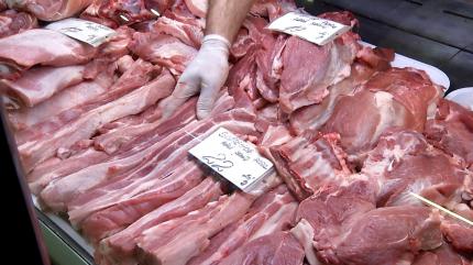 "Evitaţi să cumpăraţi carne de la portbagaj". ANPC ne spune la ce să avem grijă când alegem alimentele pentru Paşte