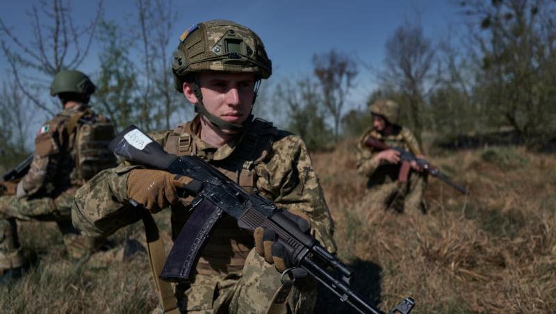 Armata rusă continuă să înainteze în Doneţk. Ucrainenii vorbesc de prăbuşirea defensivei în regiune şi de pierderi considerabile