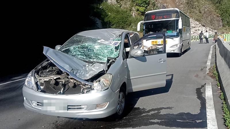 Cutremur în Taiwan. Cel mai puternic seism din ultimiii 25 de ani: 9 morţi şi 880 de răniţi, 77 de persoane prinse în două tunele prăbuşite Cutremur în Taiwan. Cel mai puternic seism din ultimiii 25 de ani: 9 morţi şi 880 de răniţi, 77 de persoane prinse în două tunele prăbuşite
