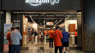 Motivul pentru care Amazon renunță la tehnologia din magazinele fără casieri, după ani buni de cercetare și promovare