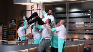 Echipa lui Chef Orlando, al doilea battle câștigat la Chefi la cuțite. Diseară, actorii din serialul Bravo, tată! vin la degustare