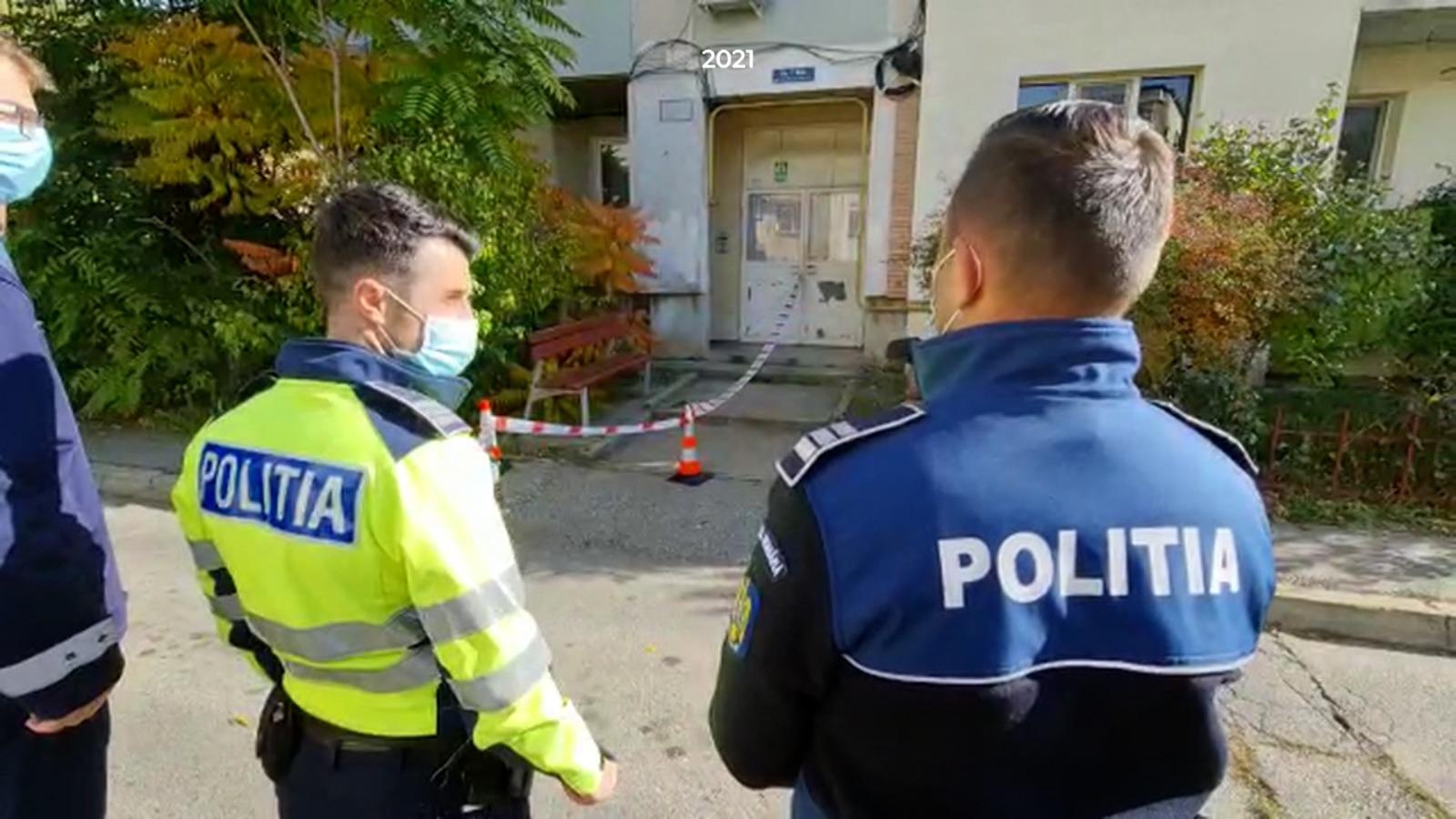 O fetiţă din Mioveni a căzut de două ori de la acelaşi geam