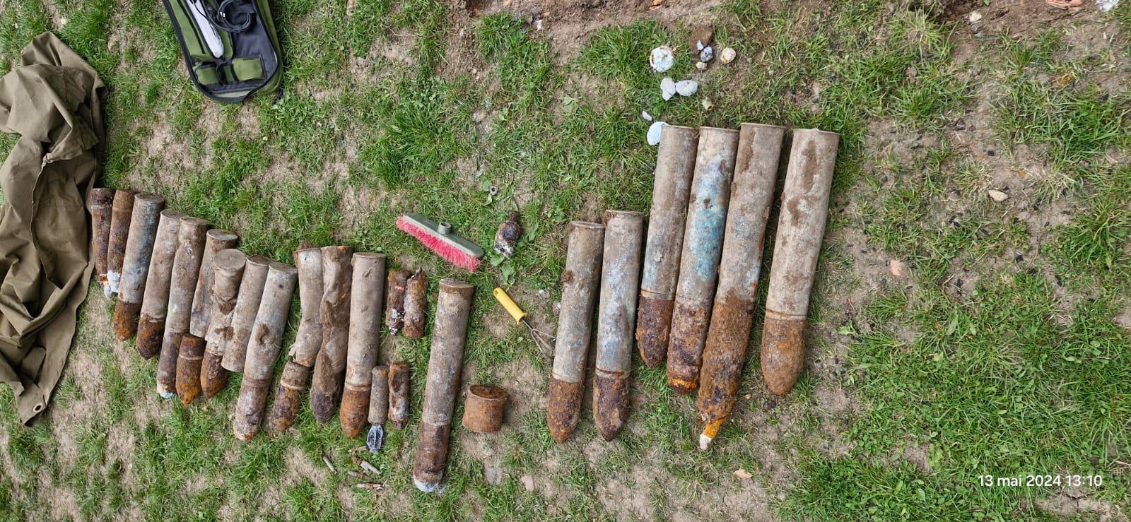 Depozit cu sute de proiectile din al Doilea Război Mondial, descoperit în curtea unui liceu din Iaşi. Muniţia se afla la 50 de metri de internat