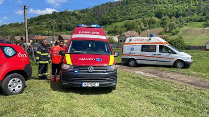 Copil de 7 ani, transportat inconştient la spital după ce a rămas prins sub roata unui camion, în Sibiu. A fost chemat elicopterul SMURD