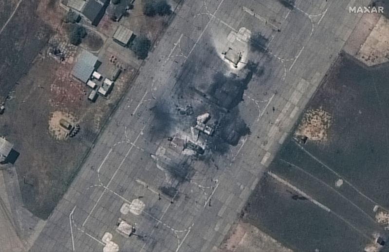 Dezastru pentru ruşi în Crimeea. Ucrainenii au distrus 2 Mig-31, 1 Su-27 şi un depozit de combustibil. Un alt Mig-29 a fost avariat Dezastru pentru ruşi în Crimeea. Ucrainenii au distrus 2 Mig-31, 1 Su-27 şi un depozit de combustibil. Un alt Mig-29 a fost avariat
