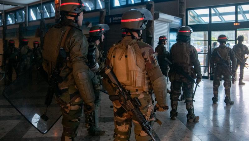 Revolte sângeroase în Noua Caledonie. Franţa trimite trupe şi acuză Rusia şi Azerbaidjan că incită proteste