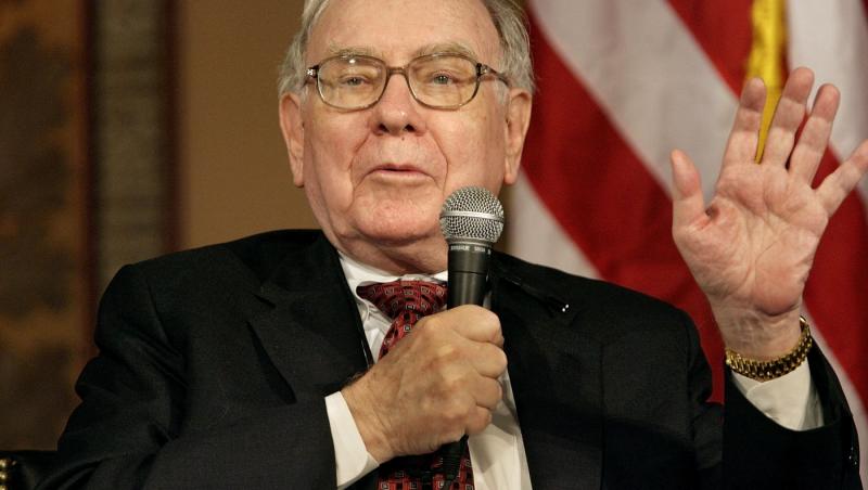 Warren Buffett pune "la saltea" un munte de bani cash, semn că urmează o nouă furtună financiară: a strâns aproape 200 mld. de dolari