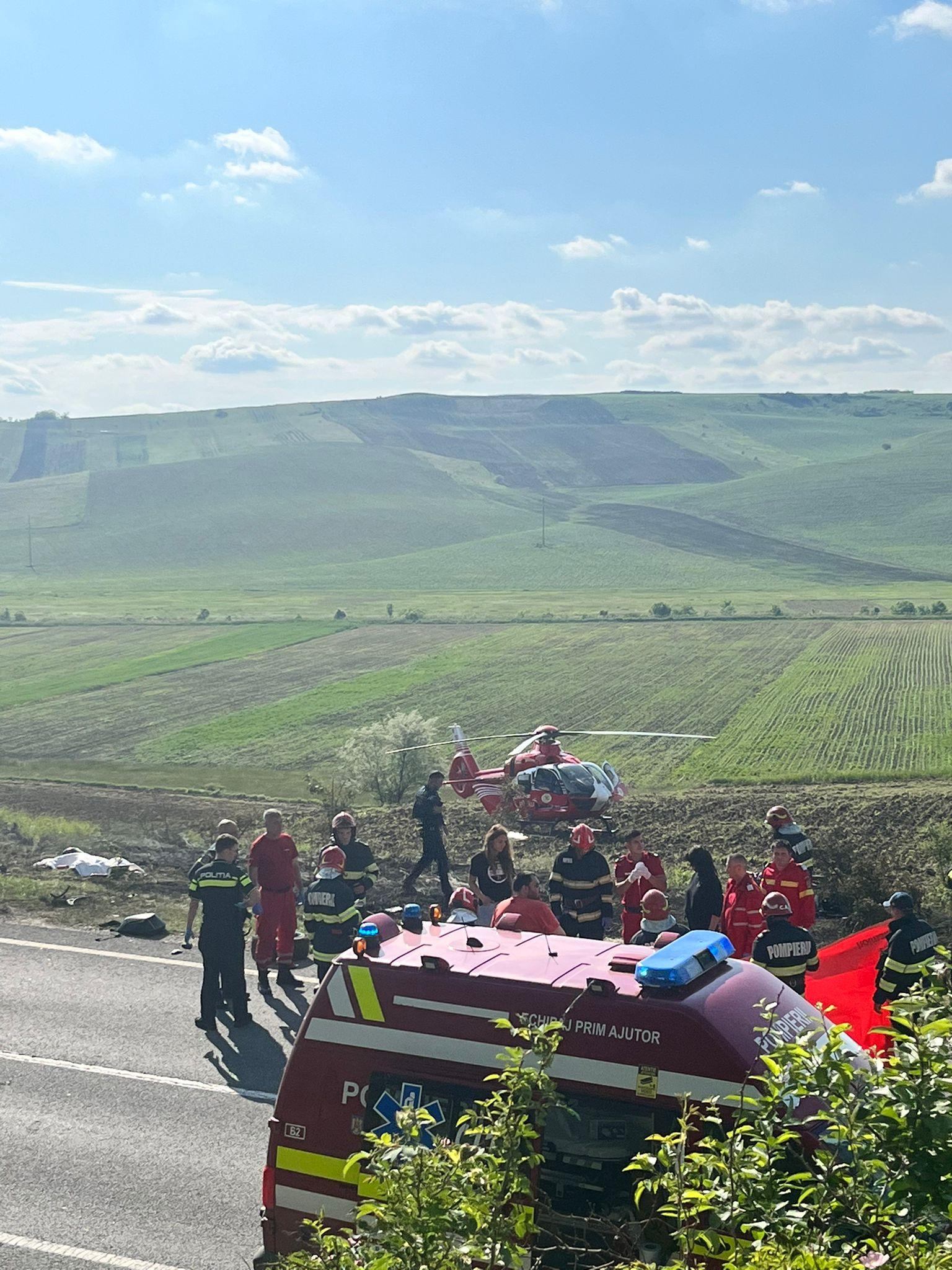 Accident cumplit în Codăeşti, judeţul Vaslui. Trei tineri morţi, după un impact devastator între o maşină şi două motociclete