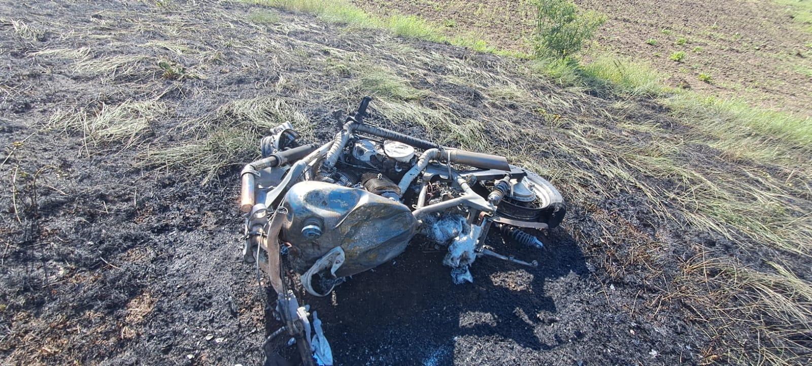 Accident cumplit în Codăeşti, judeţul Vaslui. Trei tineri morţi, după un impact devastator între o maşină şi două motociclete