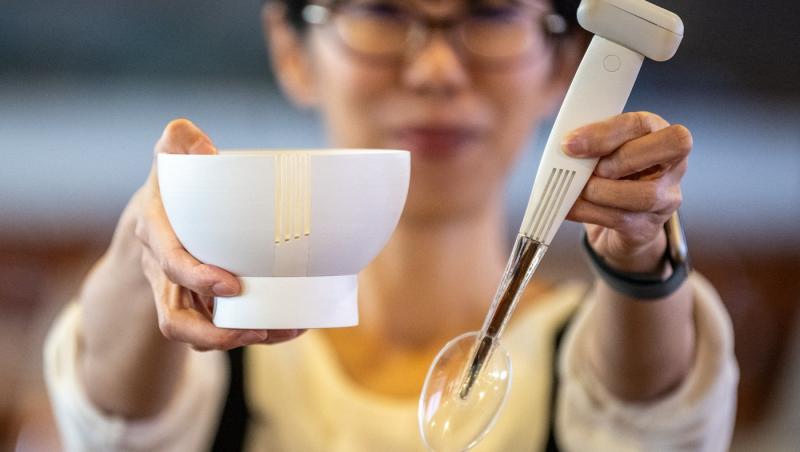 Cât costă lingura electrică fabricată în Japonia care intensifică gusturile sărate. A câștigat în 2023 premiul Ig Nobel
