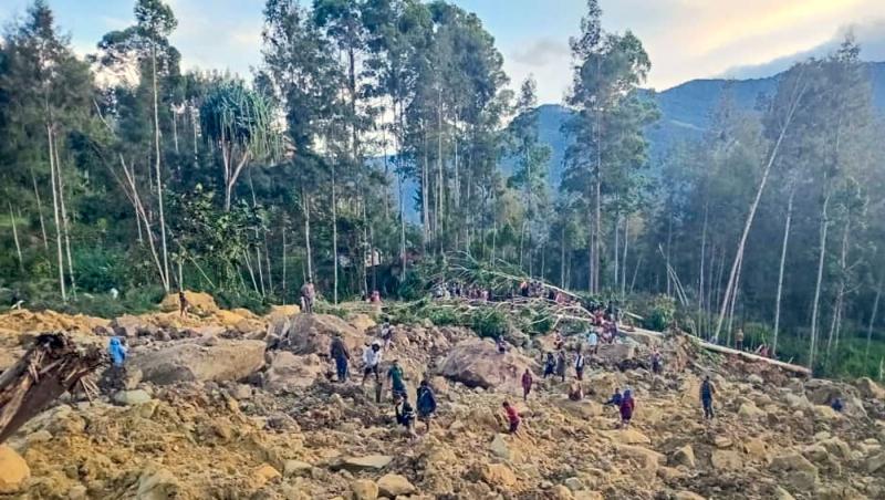 Peste 100 de oameni, îngropaţi de vii în timp ce dormeau. Tragedie în Papua Noua Guinee, unde o alunecare de teren a făcut prăpăd în miez de noapte