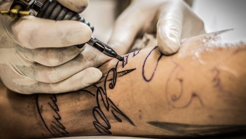 Avertismentul oamenilor de știință: Posibilă asocieri între tatuaje și un tip de cancer