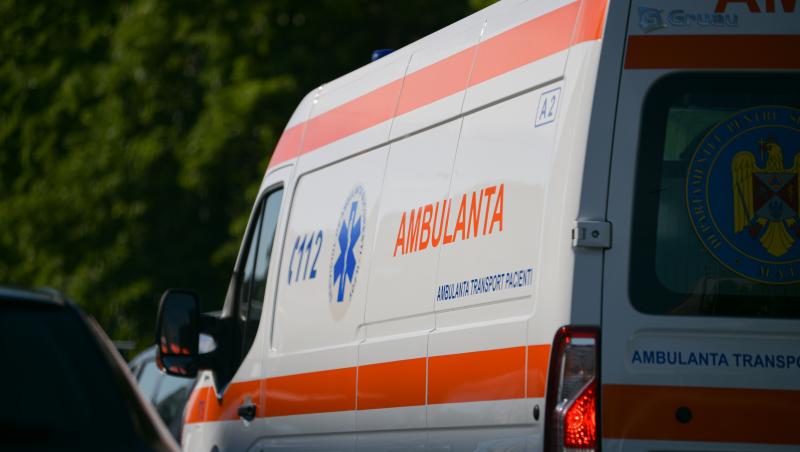 Un bărbat şi un copil de 14 ani, răniţi într-un accident de tractor. Au intrat într-o maşină, în Maramureş