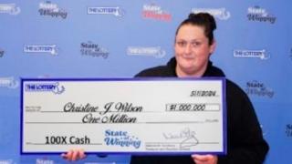 O americancă a câștigat premiul de un milion $ la loterie de două ori în 10 săptămâni. Pe ce a cheltuit primul premiu