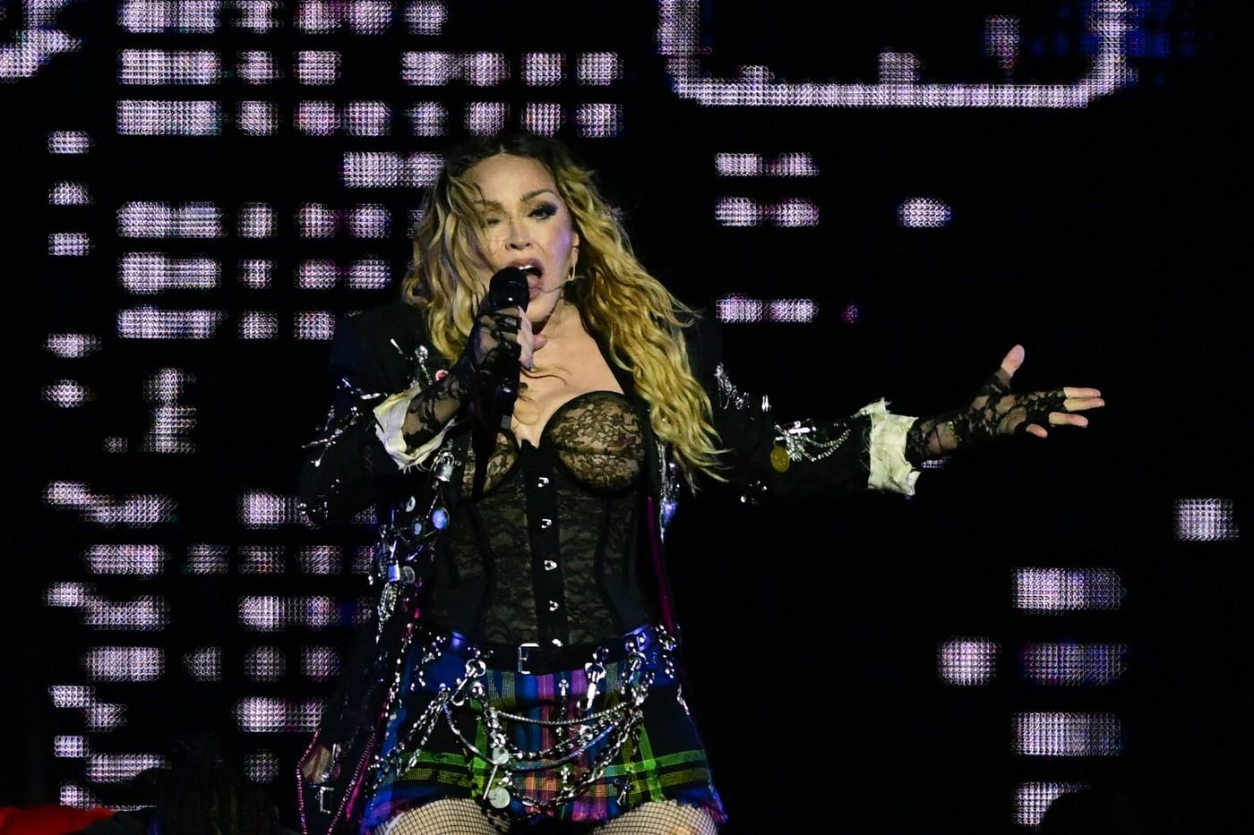 Madonna a transformat plaja Copacabana din Rio de Janeiro într-un imens ring de dans