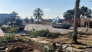 Israelul a capturat punctul de trecere a frontierei de la Rafah. ONU are accesul interzis, şeful CIA se duce în Egipt