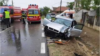 Accident catastrofal în Dolj. Un mort și cinci răniți, după ce două mașini s-au făcut praf în urma impactului fatal