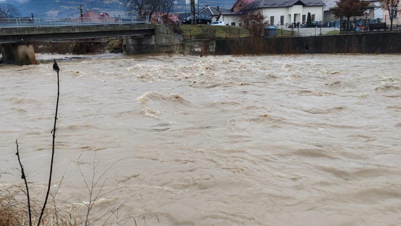 Alertă de inundații în România. Râuri din 9 județe, sub avertizare cod galben până vineri dimineaţă