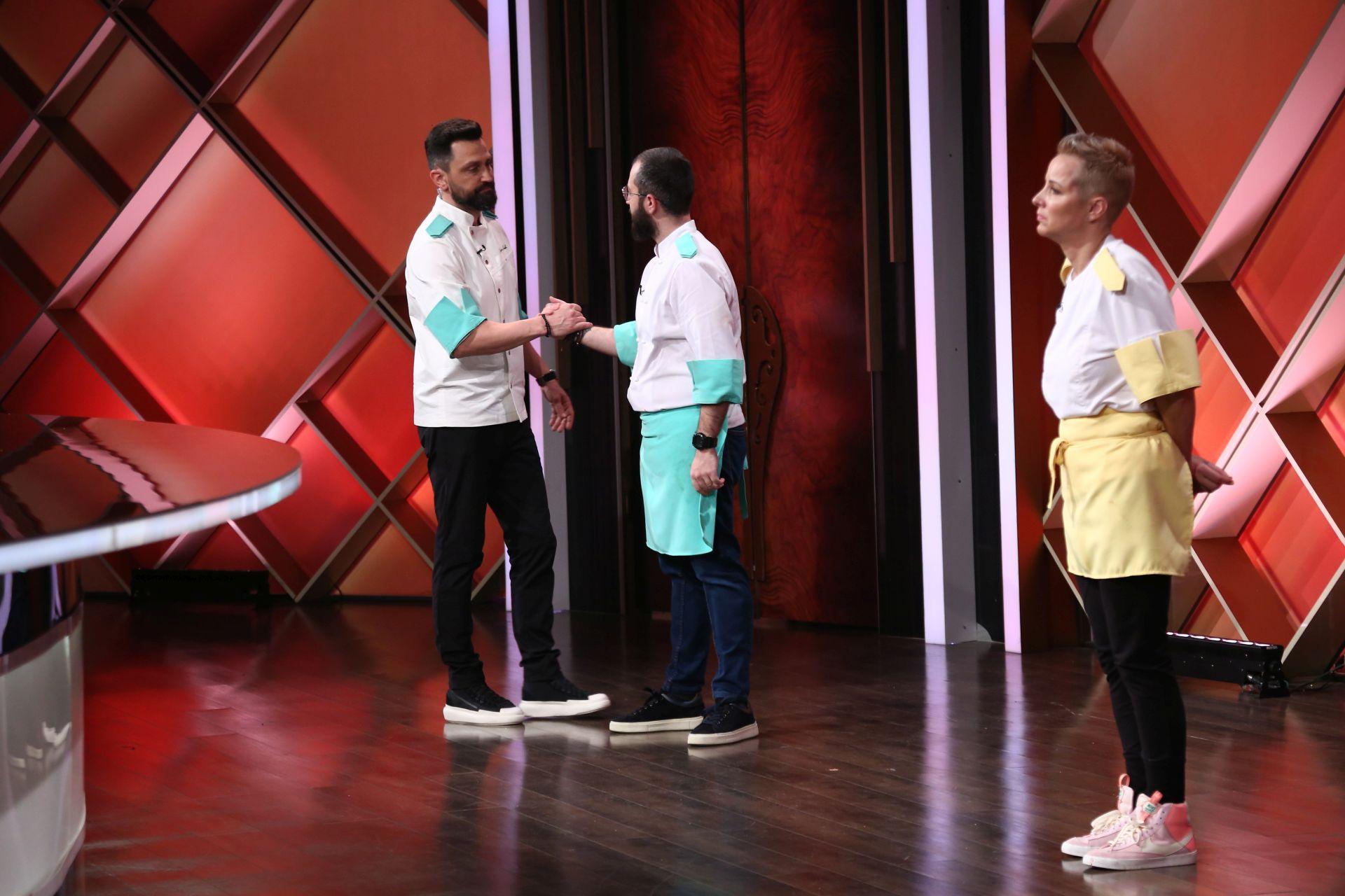 Chef Richard Abou Zaki și tunicile roz au câștigat battle-ul de ieri la Chefi la cuțite. Cătălin Țociu și Iulia Creangă au părăsit concursul după proba individuală