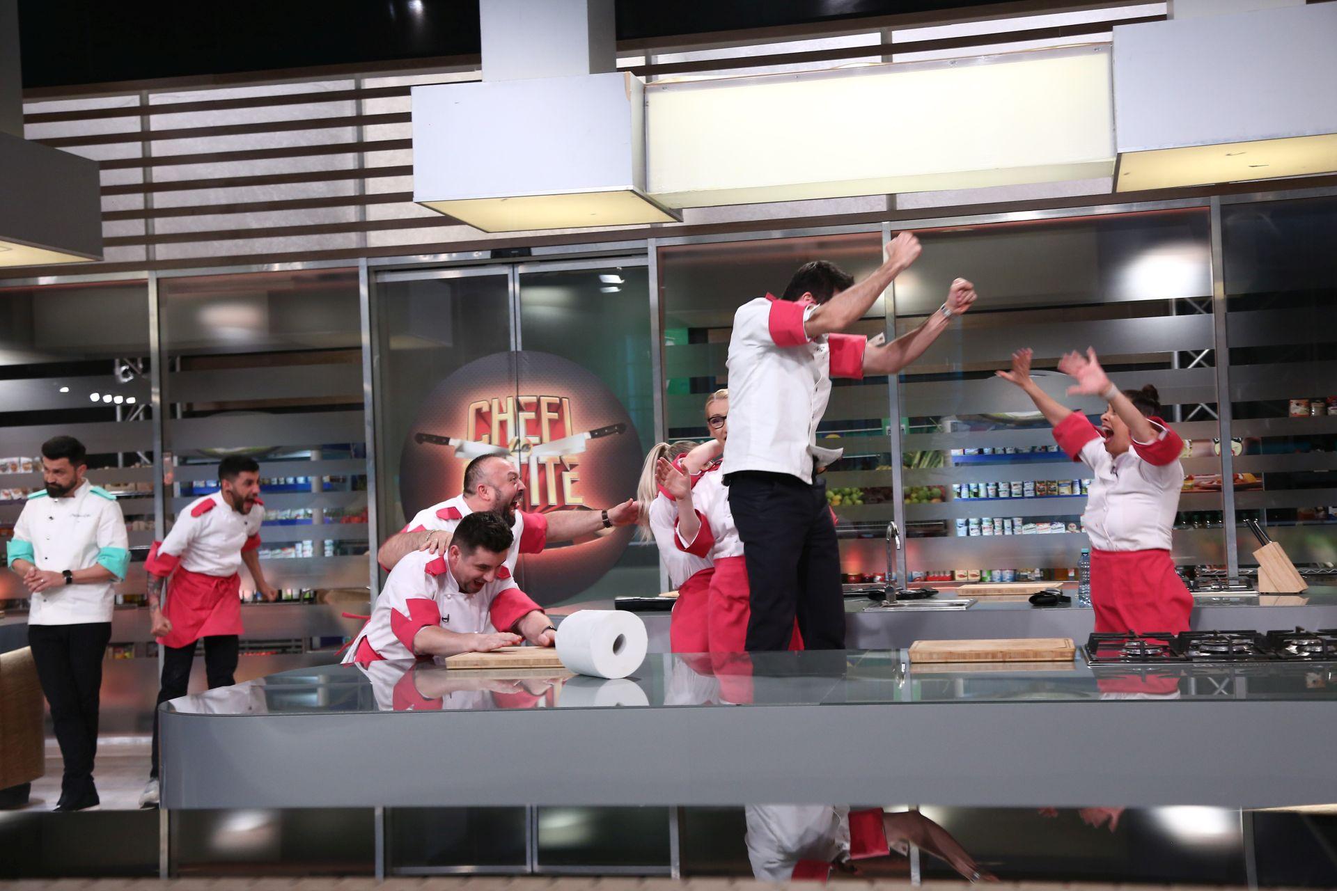 Chef Richard Abou Zaki și tunicile roz au câștigat battle-ul de ieri la Chefi la cuțite. Cătălin Țociu și Iulia Creangă au părăsit concursul după proba individuală