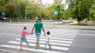 Peste 70% dintre români afirmă că traversează neregulamentar. Presiunea timpului, unul dintre motive - studiu