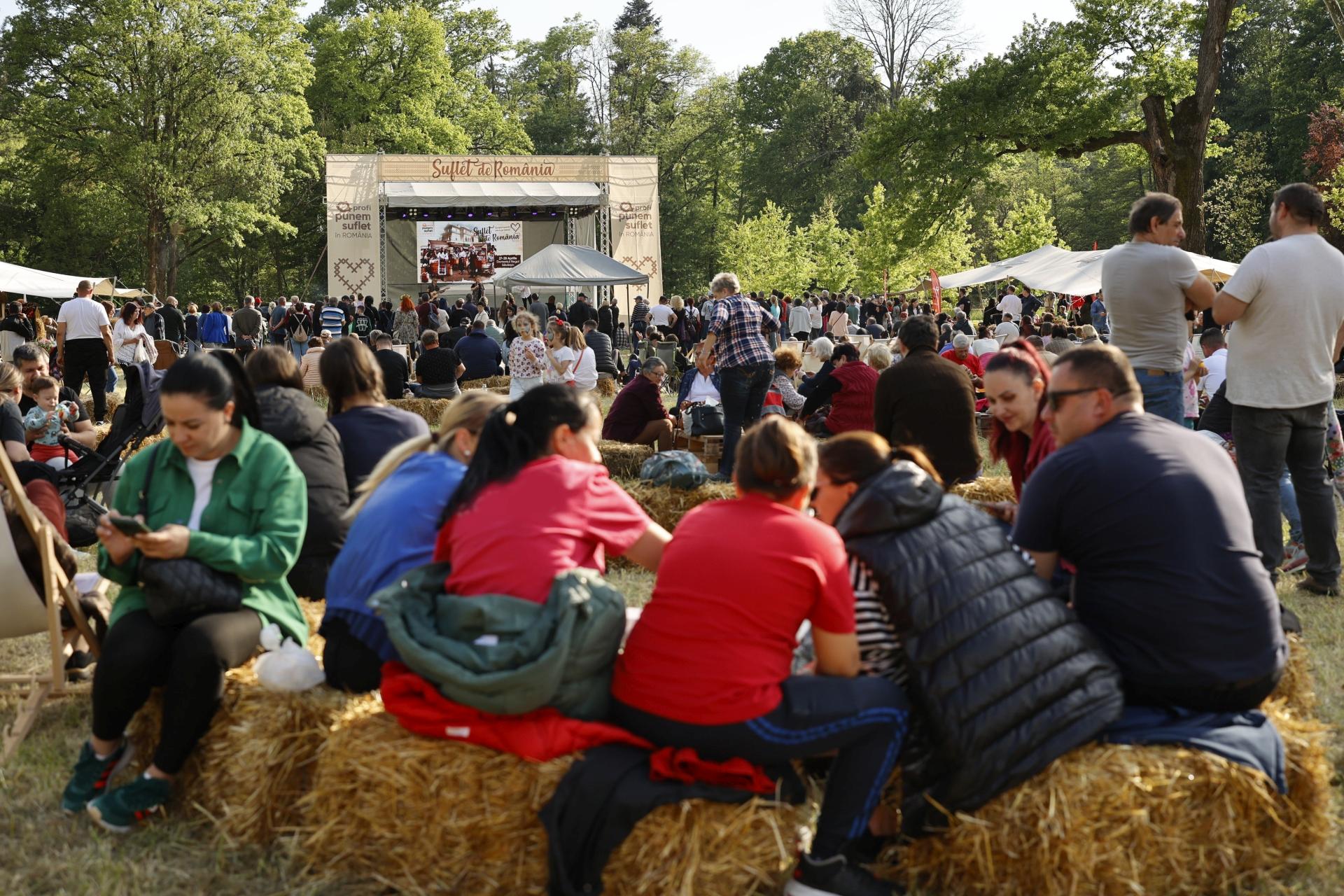 VIDEO Turişti din toate colţurile ţării au venit la Sâvârșin pentru ediția a doua a Festivalului Suflet de România