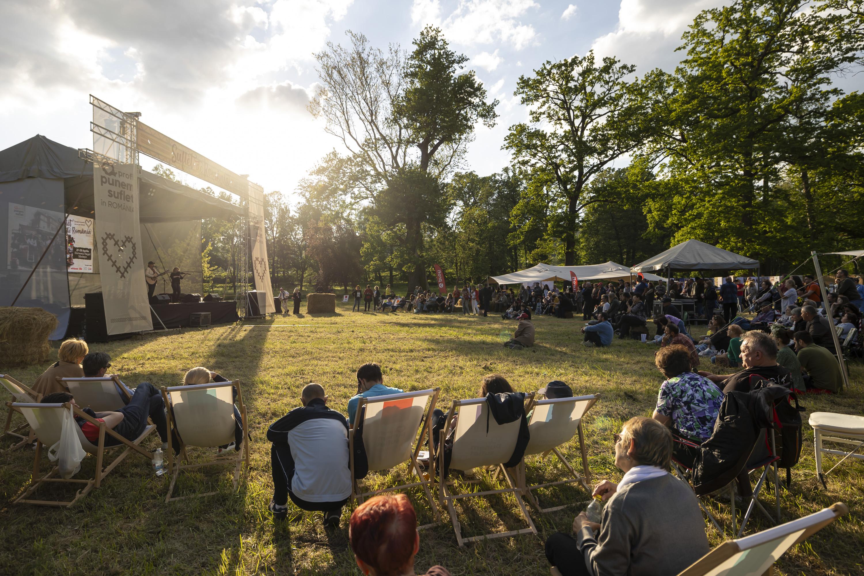VIDEO Turişti din toate colţurile ţării au venit la Sâvârșin pentru ediția a doua a Festivalului Suflet de România