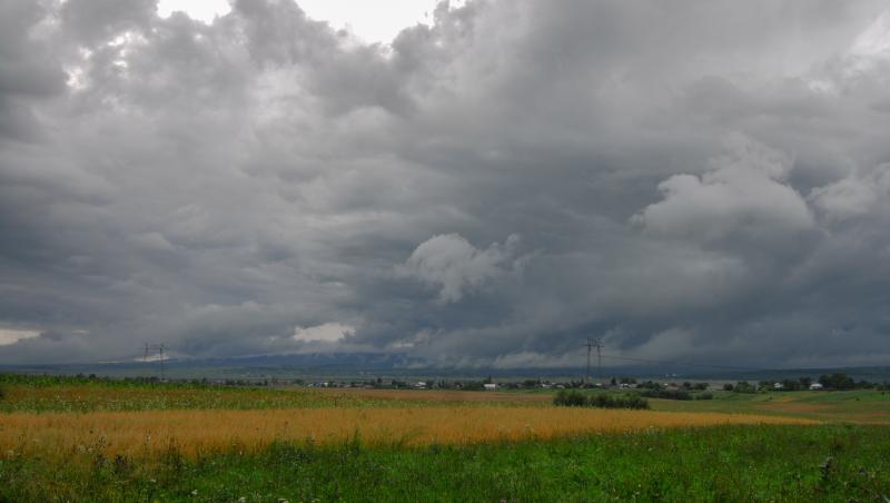 Avertizare meteo: Cod portocaliu de ploi de torenţiale în nordul țării