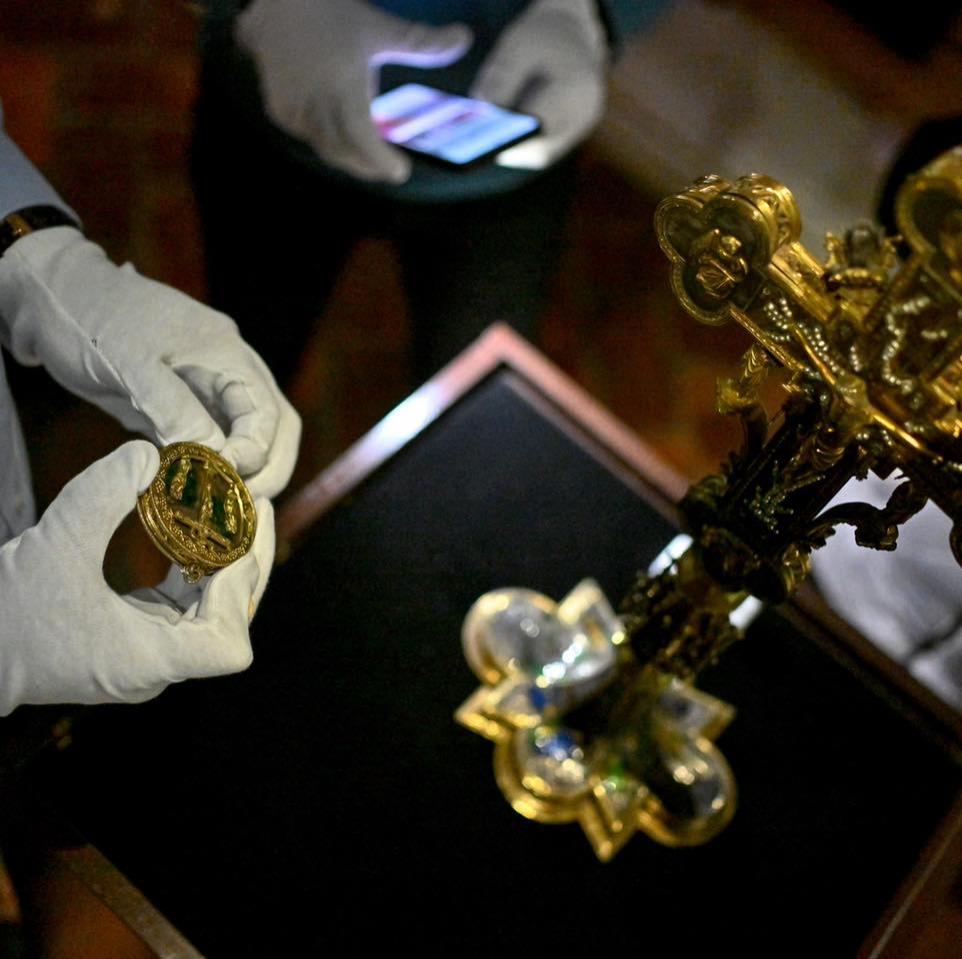 Aurul de la Brukenthal, expus în premieră la București. Unde poate fi admirată comoara din inima Transilvaniei