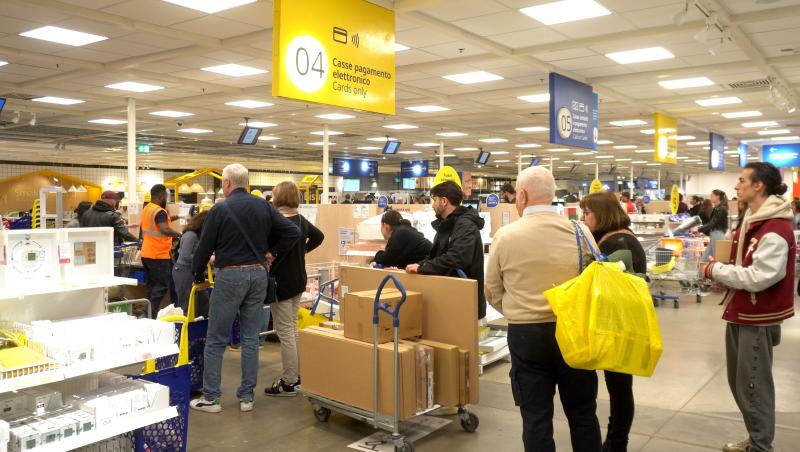 IKEA majorează salariile, de teamă să nu-și piardă angajații. Mulți demisionau în primul an de lucru