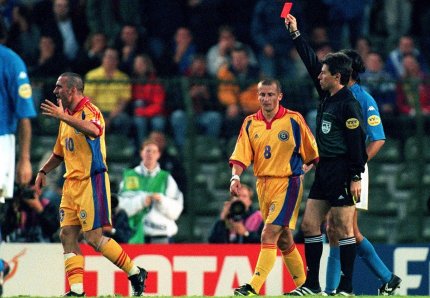 România a trecut de grupe doar la Euro 2000, când Hagi a fost eliminat în meciul din sferturi cu Italia