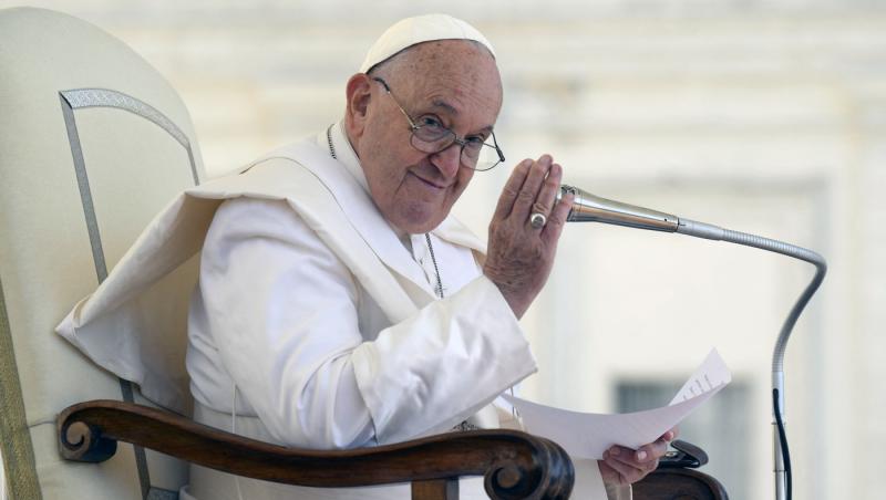 Papa Francisc le cere preoţilor să-şi scurteze predicile pentru că "vorbesc mult şi îi adorm pe credincioşi"