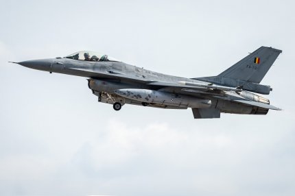 MApN dezminte că avioane F-16 pilotate de ucraineni ar fi efectuat zboruri de test de la Fetești la Insula Șerpilor: "Ştire falsă"