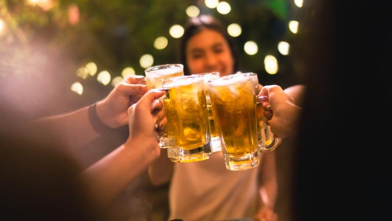 Reacţia patronului unui bar după ce şase turişti au băut 27 de beri la micul dejun şi au plecat fără să plătească, în Bari