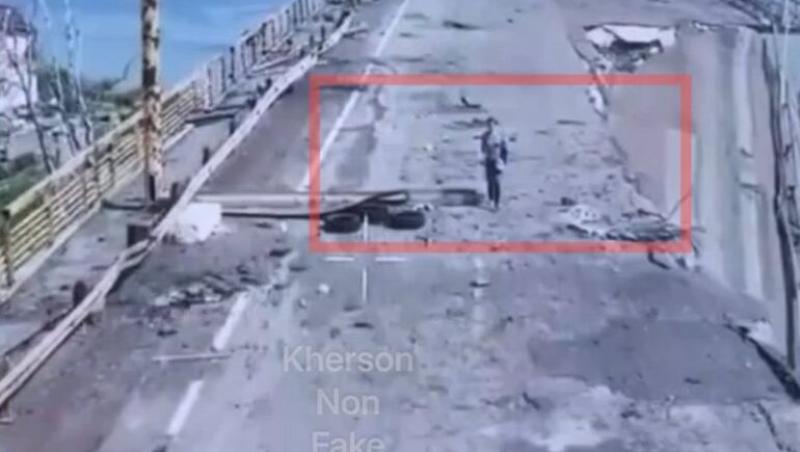 Povestea femeii care a mers fără frică, spre libertate, peste ruinele podului Antonovski. Doar o dronă o escorta (Video)