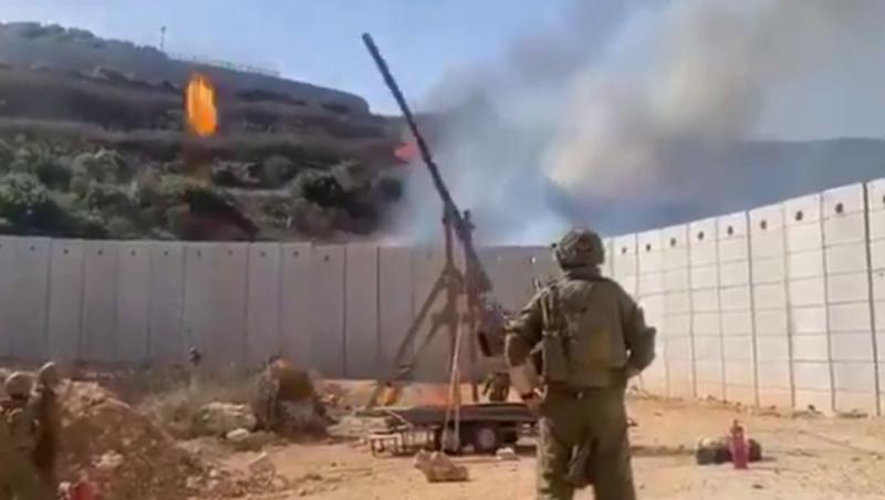 Trupele israeliene au folosit o catapultă (trebuchet) pentru a arunca mingi de foc peste granița cu Liban: "Este ca în Age Of Empires 2"