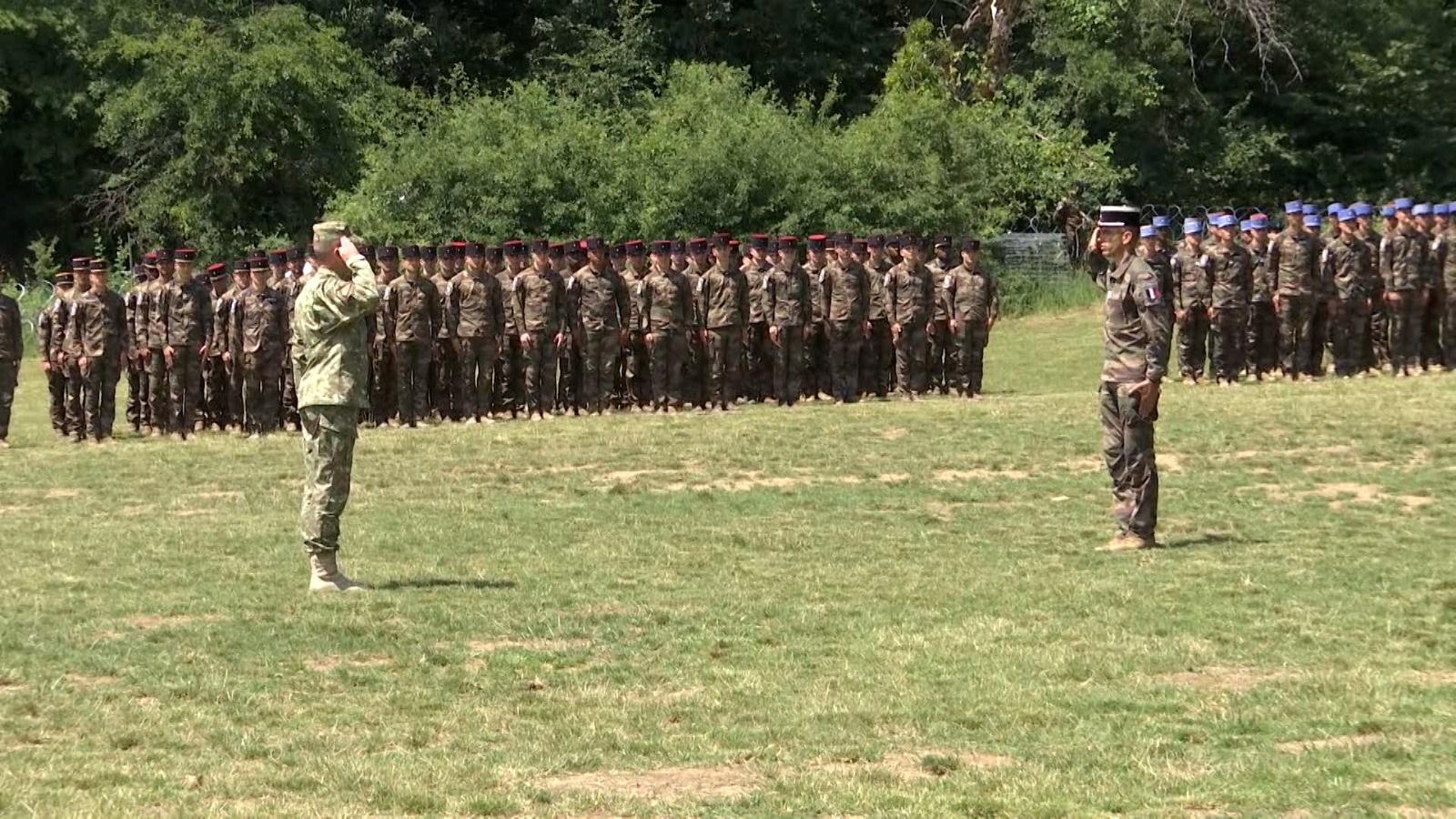 Ce înseamnă schimbarea de comandă a grupului de luptă NATO de la Cincu. Misiunea, condusă de un contingent francez