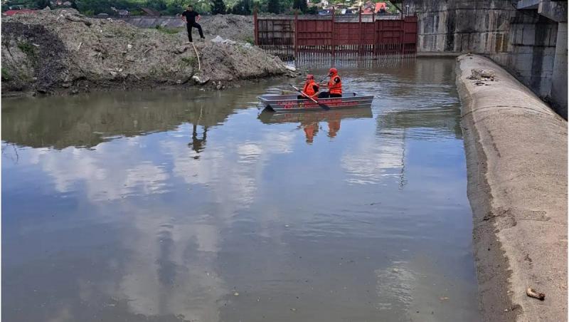 Pompierii din Vâlcea, în alertă. Caută un bărbat care s-ar fi aruncat în râul Olăneşti