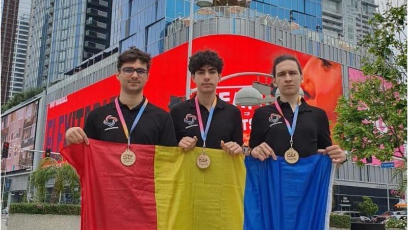 Trei elevi din România, premiați la cel mai prestigios concurs de ştiinţă din lume: "Înverşunarea noastră de a ne lupta până în ultima clipă le-a plăcut"