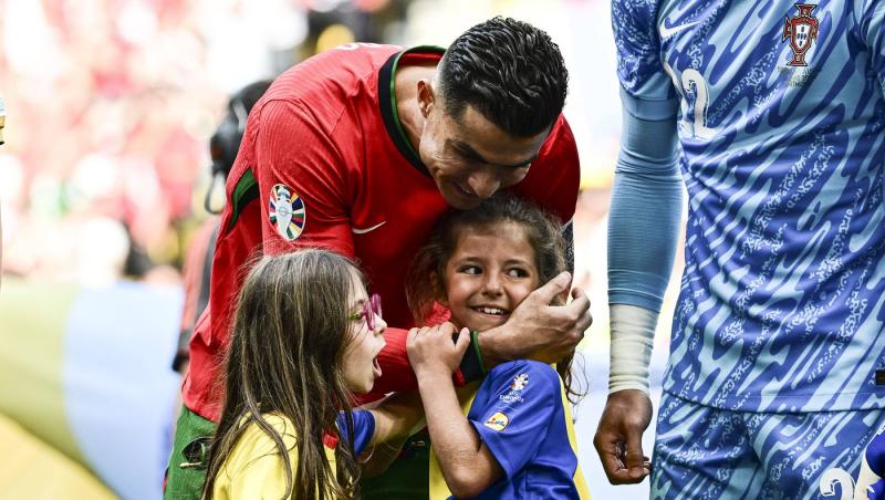 UEFA schimbă regulile la EURO 2024 după ce mai mulţi suporteri au intrat pe teren pentru a-şi face selfie cu Ronaldo