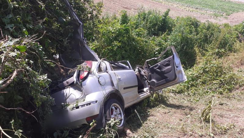 Doi soți din Târgu Jiu au murit într-un accident în Vâlcea, după ce s-au răsturnat cu mașina într-un șanț