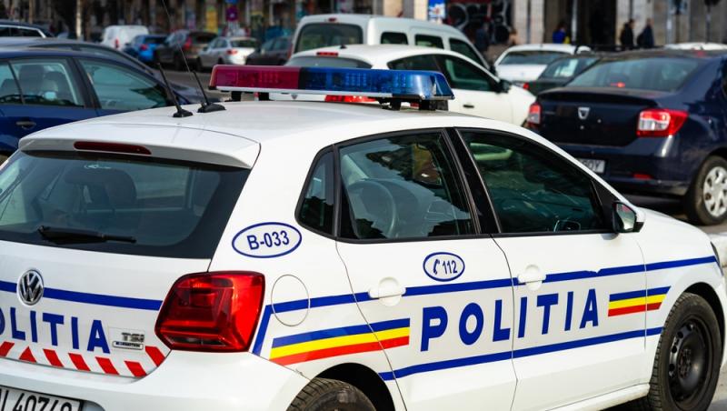 O şoferiţă a virat fără să se asigure şi a lovit o maşină a poliţiei aflată în misiune, în Craiova. Femeia a fost sancţionată