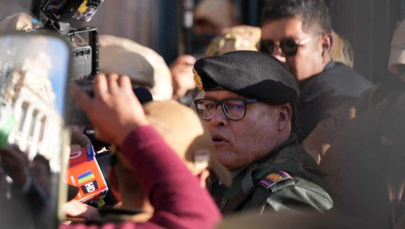 Lovitură de stat eşuată în Bolivia. Momentul în care şeful armatei este arestat, în direct, la TV