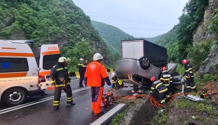 Accident grav în Brezoi, Vâlcea. Un bărbat a murit după ce a pierdut controlul volanului maşinii şi s-a răsturnat