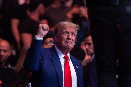 Donald Trump a strâns 141 milioane $ în luna mai. Cine sunt miliardarii americani care se adună în jurul fostului preşedinte